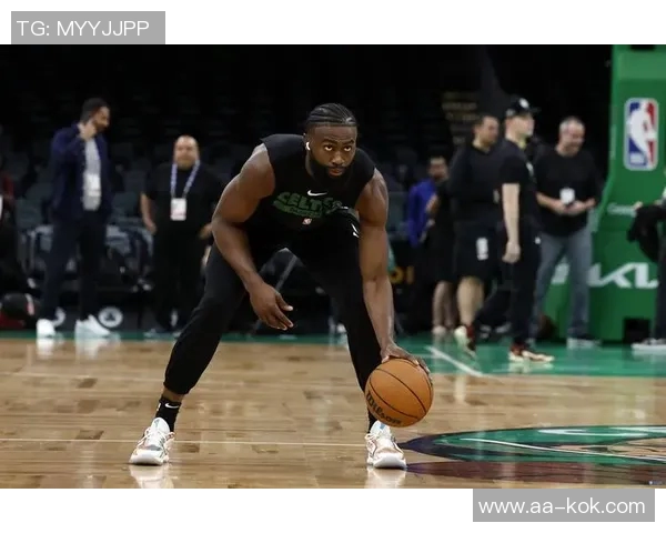 杰伦布朗雷打不动30表现出色但开拓者却切断了他与队友的联系