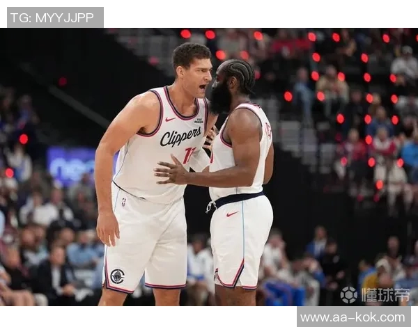 哈登称赞大洛防守助力球队四连胜强调攻防相辅相成的重要性