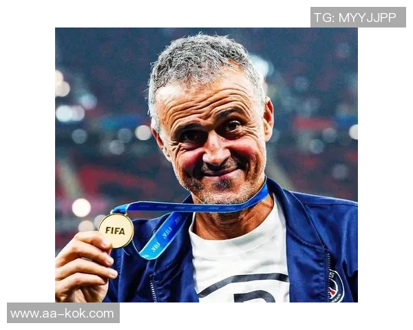 莱昂纳多盛赞巴黎阵容强大恩里克成为球队核心不可或缺 莱昂纳多盛赞巴黎阵容强大恩里克成为球队核心不可或缺